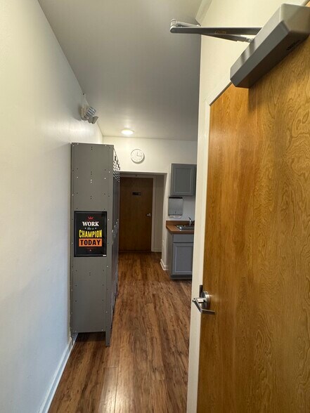 More Photos Of 719 E 10th St, Wilmington Office For Sale
