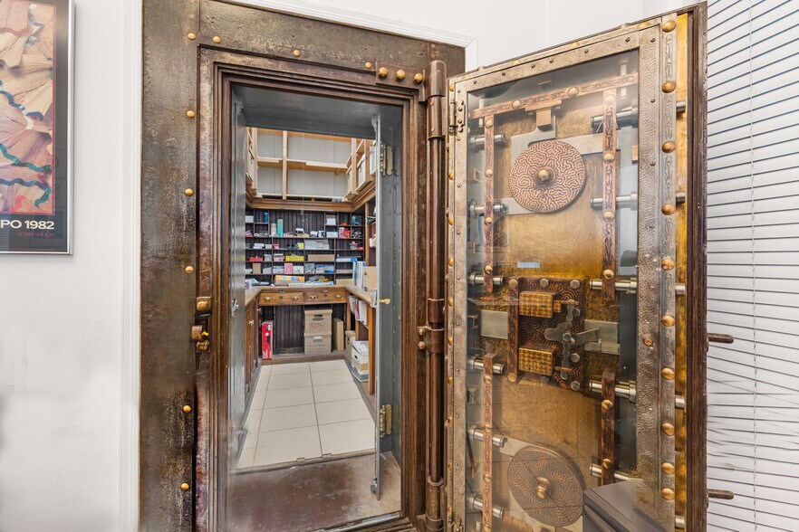 More Photos Of 4407-4411 Park Ave, Union City Loft Creative Space For Sale