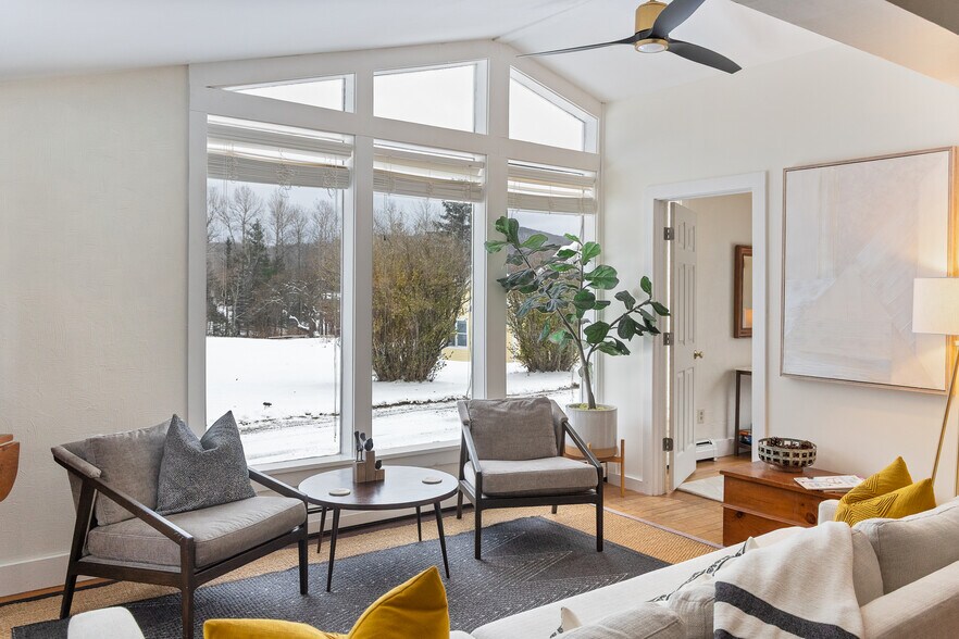 More Photos Of 54 Red Clover Ln, Mendon Hotel For Sale