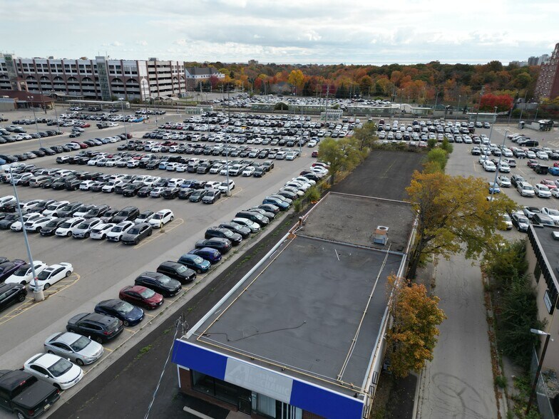 More Photos Of 142 Cross Ave, Oakville Auto Repair For Sale