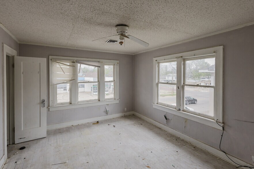 More Photos Of 123 E Madison Ave, Arkansas City Apartments For Sale