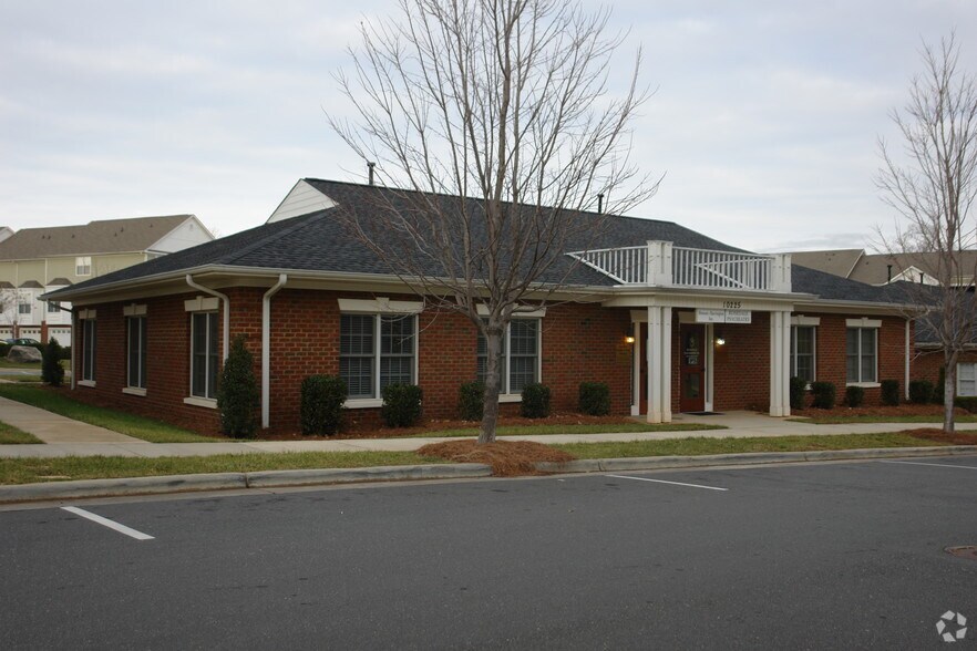 More Photos Of 10225 Hickorywood Hill Ave, Huntersville Medical For Sale