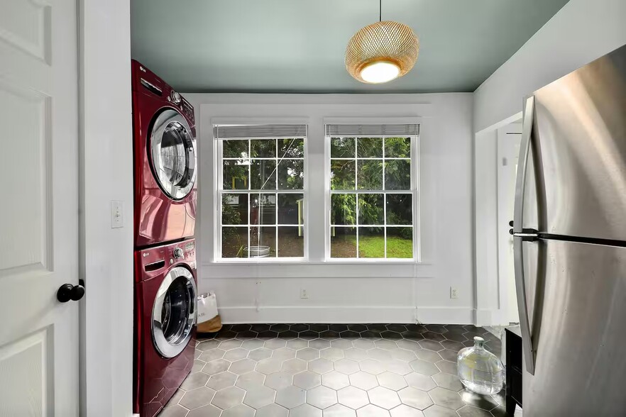 More Photos Of 724 N Cherry St, San Antonio Office For Sale