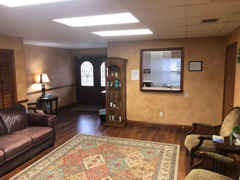 More Photos Of 493 S Seguin Ave, New Braunfels Medical For Lease