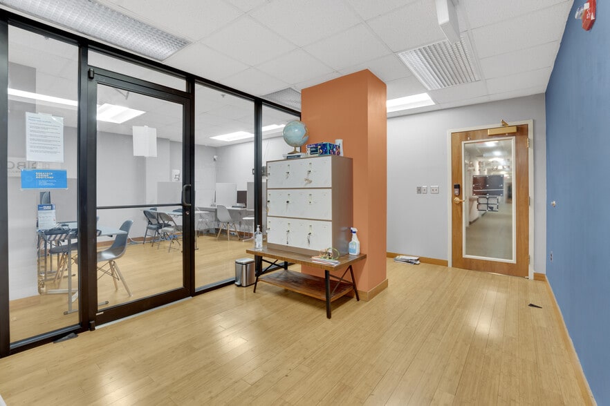 More Photos Of 7535 Little River Tpke, Annandale Office Residential For Sale