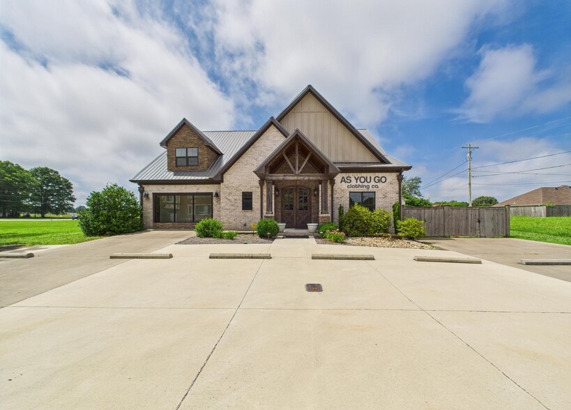 Primary Photo Of 102 Kimberly Ave, Muscle Shoals Office For Sale