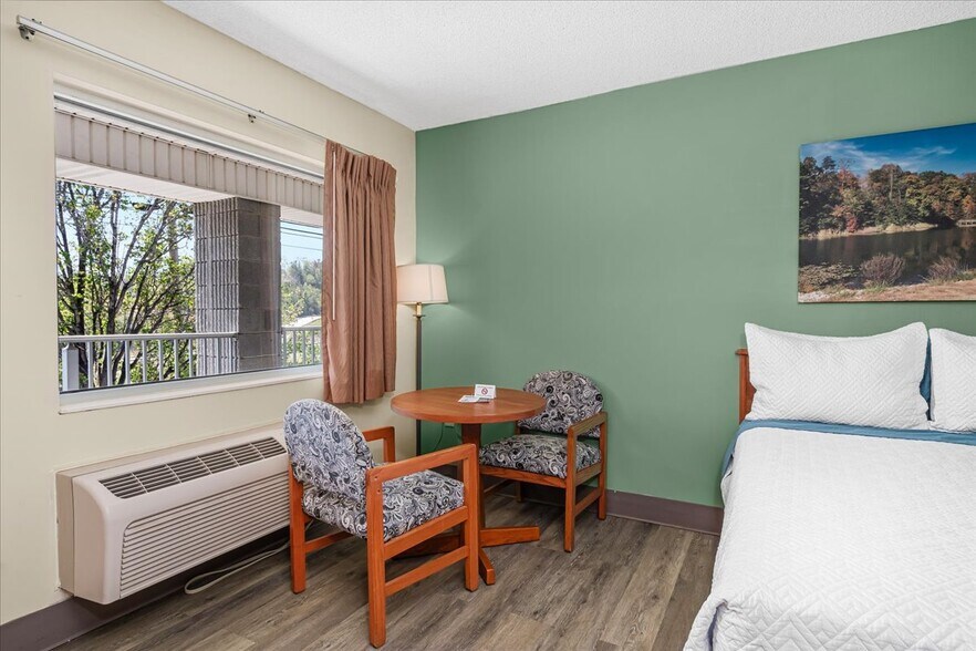 More Photos Of 182 Quillens Chapel Rd, Campton Hotel For Sale