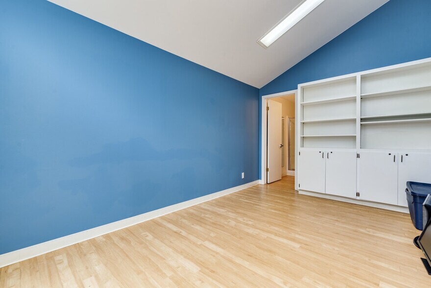 More Photos Of 711 W 38th St, Austin Unknown For Lease