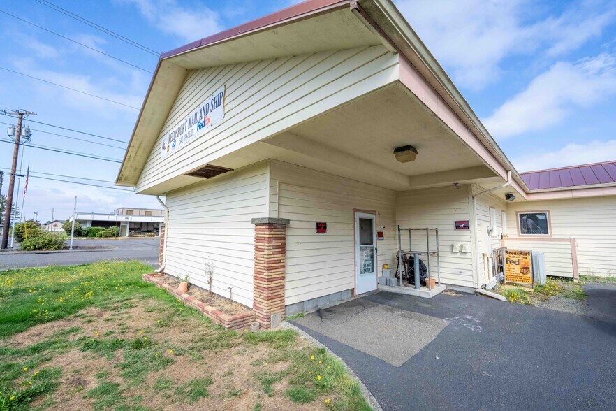 More Photos Of 624 Winchester Ave, Reedsport Office For Sale