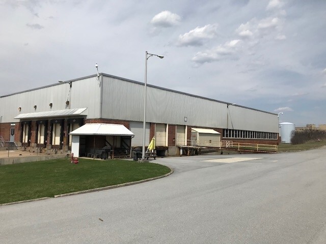 More Photos Of 3121 Pleasant Valley Blvd, Altoona Light Distribution For Lease