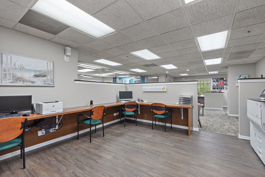 More Photos Of 1015-1025 W Wise Rd, Schaumburg Office For Sale