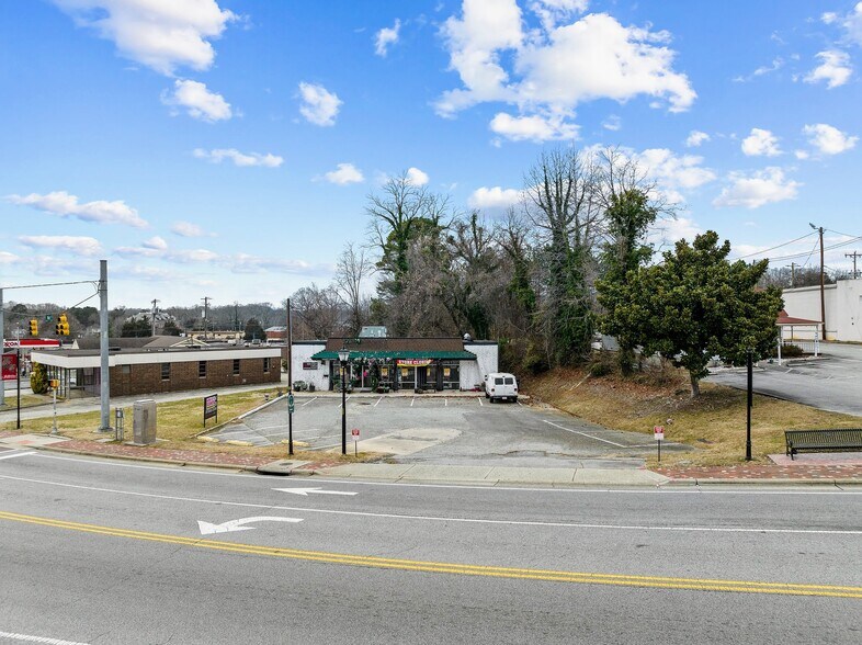 More Photos Of 109 E Main St, Jamestown Freestanding For Sale