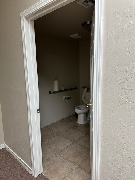 More Photos Of 3916 NW 36th St, Oklahoma City Unknown For Lease