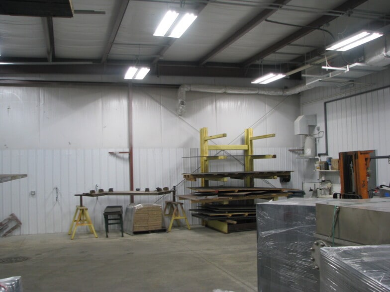 More Photos Of 1752 Velp Ave, Howard General Retail For Lease