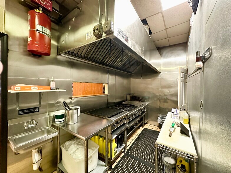 More Photos Of 150 Rifle Camp Rd, Woodland Park General Retail For Lease