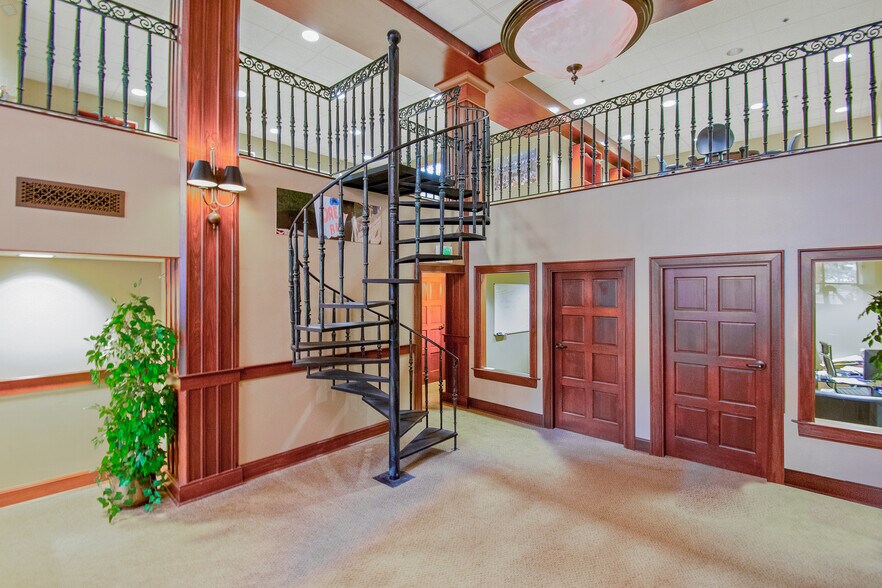 More Photos Of 119 S Court Ave, Memphis Storefront Retail Office For Sale