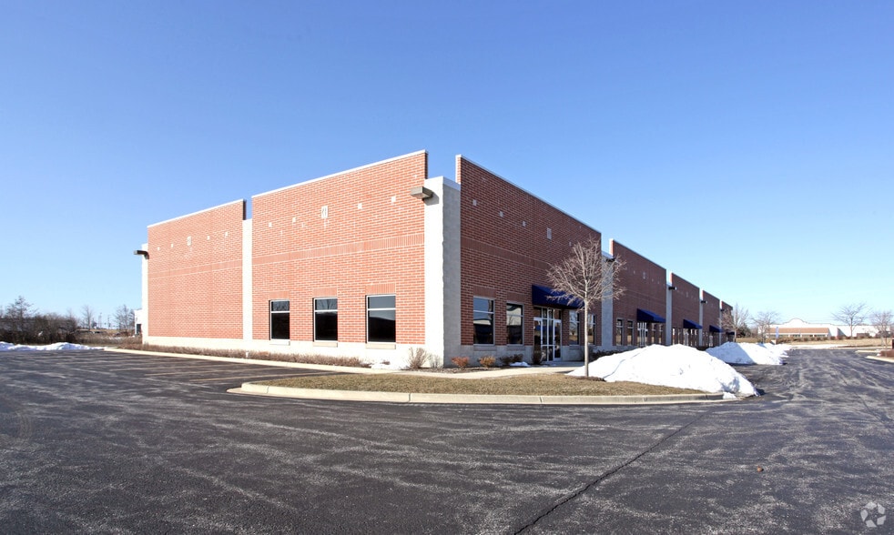 More Photos Of 941 S McLean Blvd, Elgin Warehouse For Lease