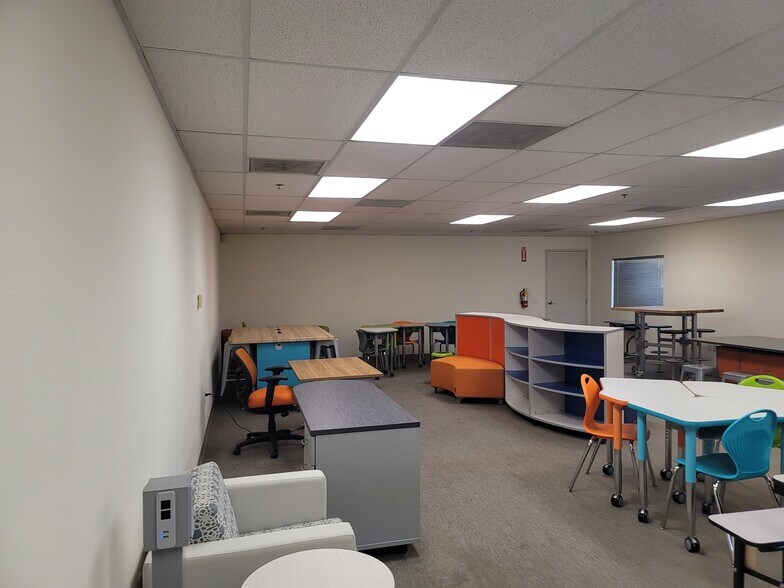 More Photos Of 2905 E Philadelphia St, Ontario Warehouse For Lease