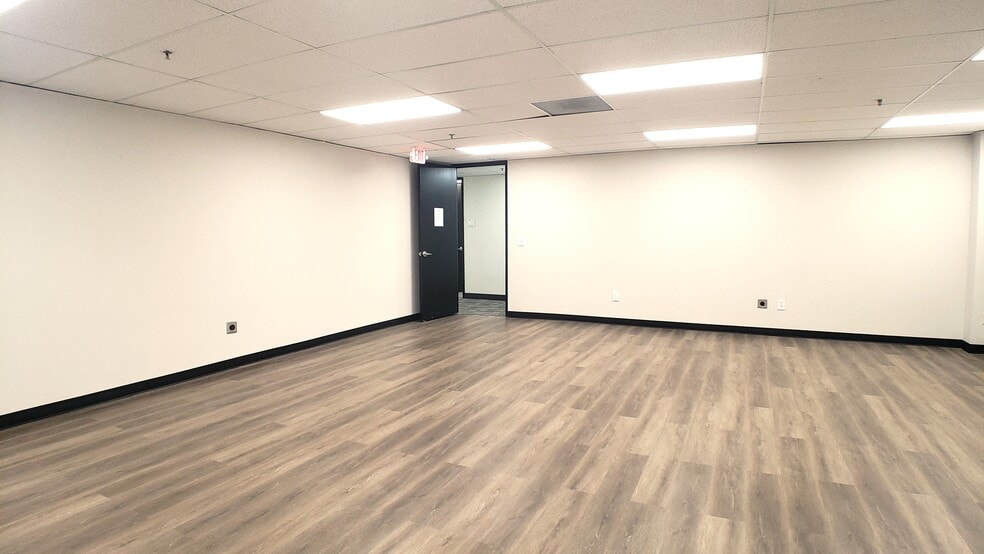 More Photos Of 200 Chisholm Pl, Plano Office For Sale