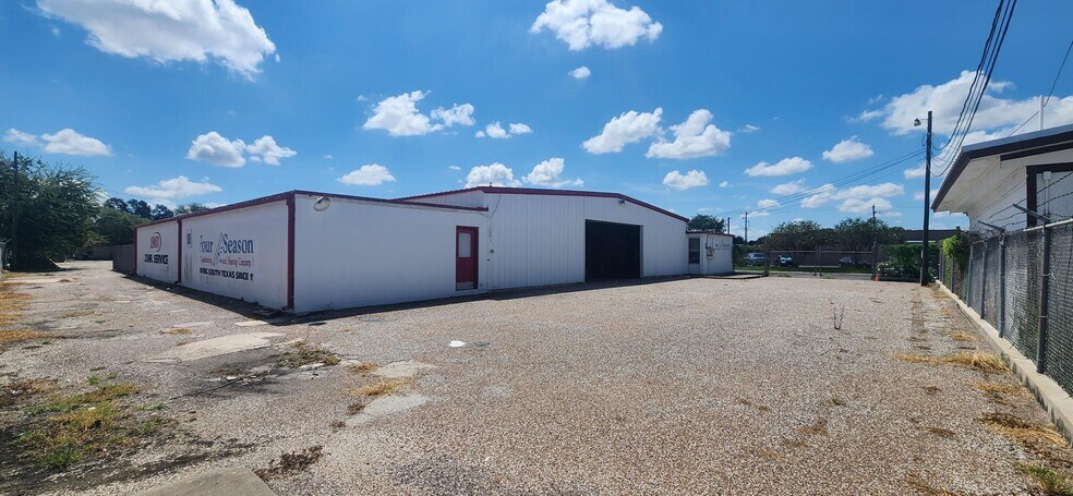 More Photos Of 1010 E Fordyce Ave, Kingsville Warehouse For Lease