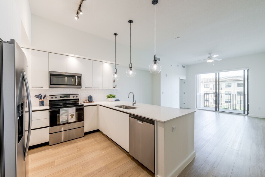 More Photos Of 8205 Commerce, Miami Lakes Apartments For Lease