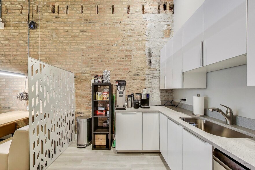 More Photos Of 3271 W Armitage Ave, Chicago Coworking Space