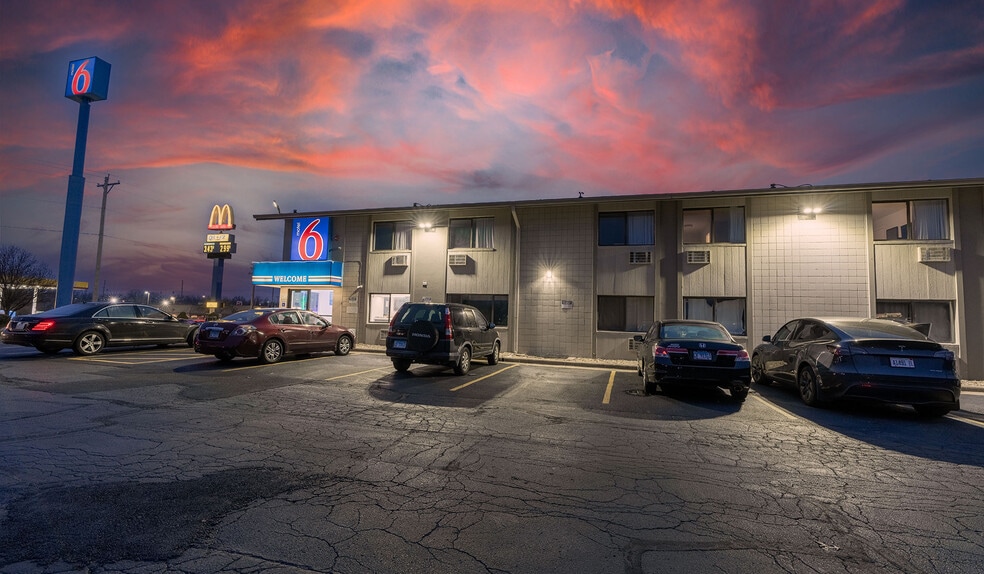 More Photos Of 1600 N Main St, Normal Hotel For Sale