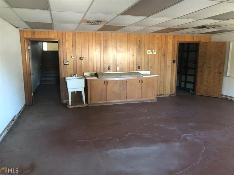 More Photos Of 1321 US Hwy 41 N, Calhoun Office For Lease