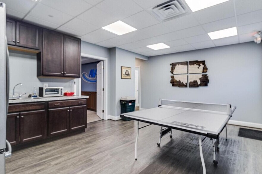 More Photos Of 28265 Three Notch Rd, Mechanicsville Freestanding For Lease