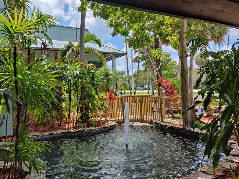 More Photos Of 10400 Griffin Rd, Fort Lauderdale Office For Lease