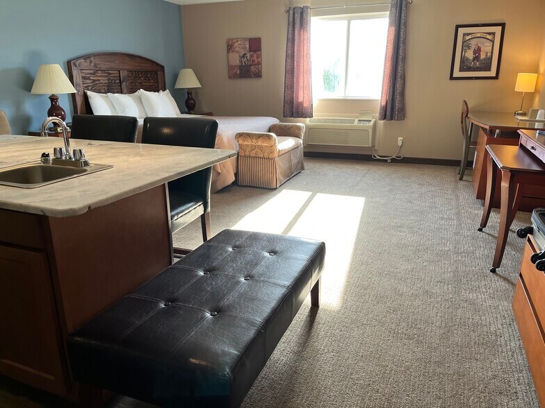 More Photos Of 1423 S US Old Highway 75, Sabetha Hotel For Sale