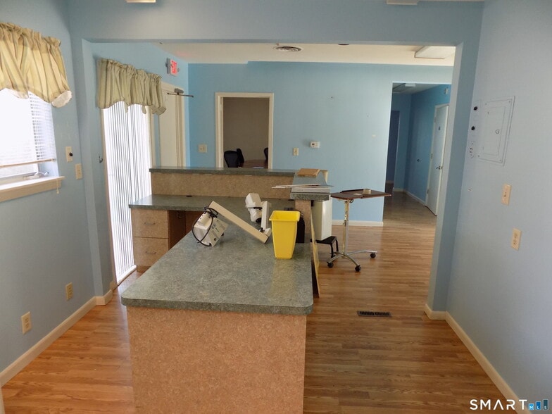 More Photos Of 85 Beleden Gardens Dr, Bristol Medical For Sale