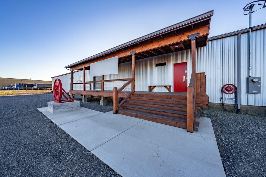More Photos Of 8211 15th St, Medford Warehouse For Sale
