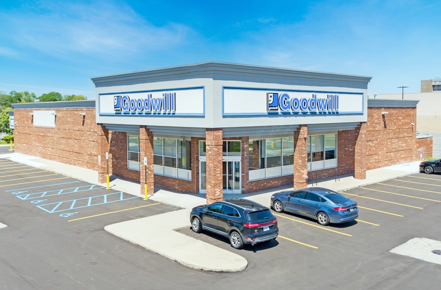 Primary Photo Of 31010 John R Rd, Madison Heights Freestanding For Sale