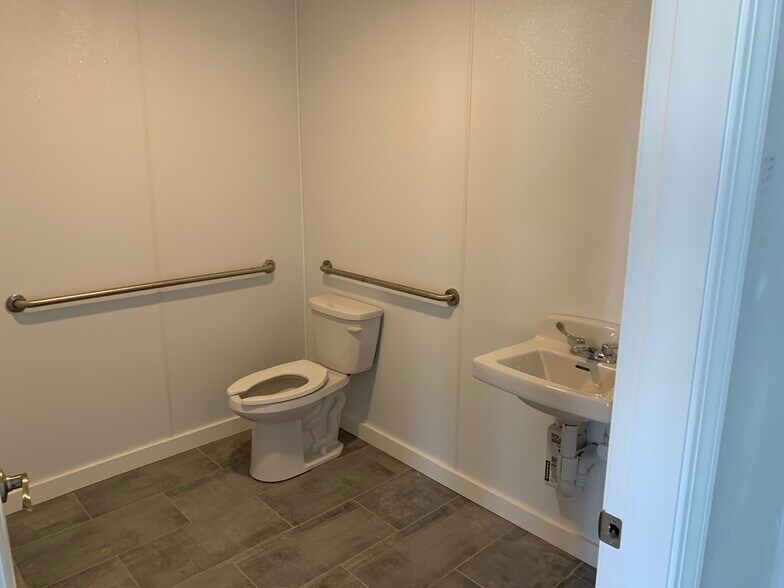 More Photos Of 67-73 Huttleston Ave, Fairhaven Unknown For Lease