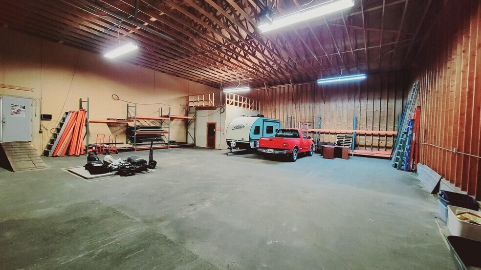 More Photos Of 550 Goodrich Rd, Bellevue Light Distribution For Sale