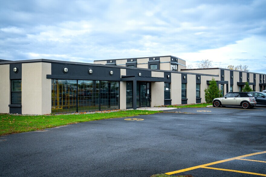 More Photos Of 2000 Boul Industriel, Chambly Warehouse For Lease