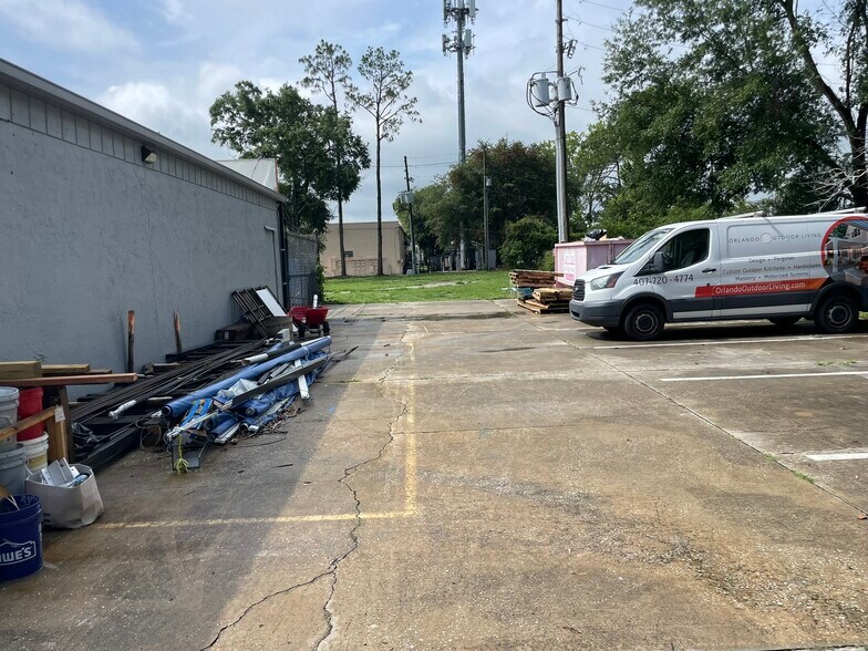 More Photos Of 278 Semoran Commerce Pl, Apopka Warehouse For Lease