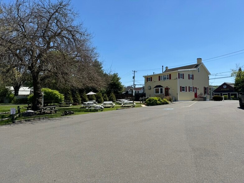 More Photos Of 5788 US-202 Rt, Lahaska Restaurant For Sale