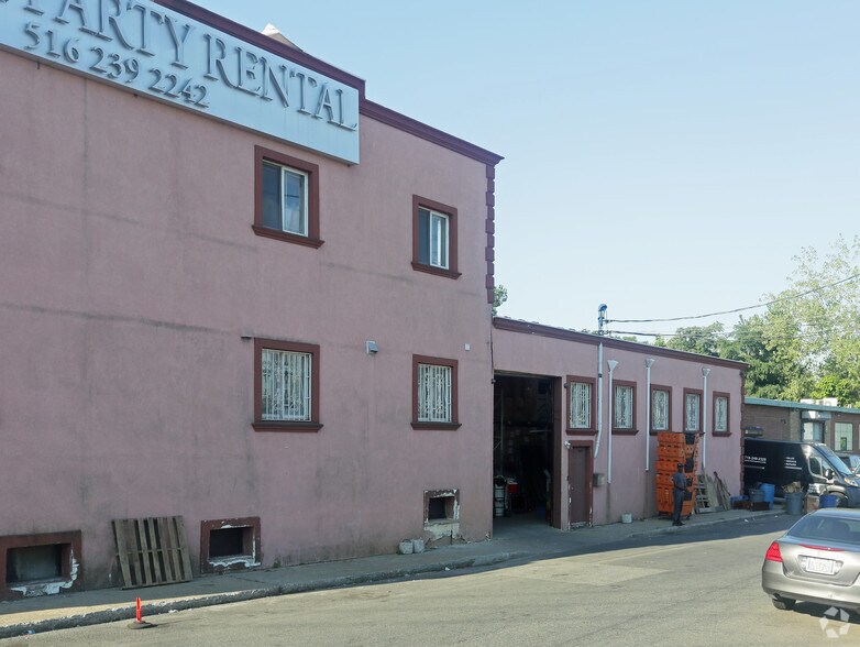 More Photos Of 81 Sheridan Blvd, Inwood Warehouse For Lease