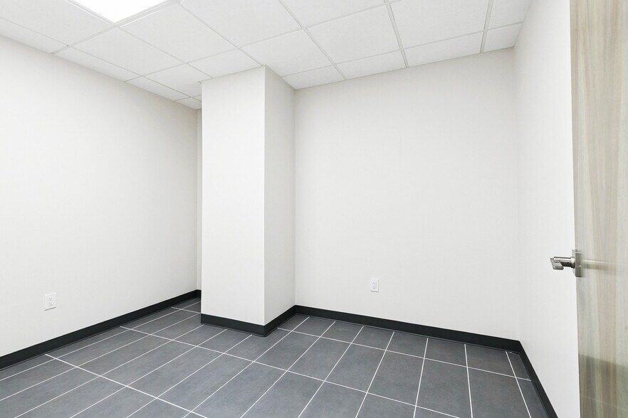 More Photos Of 8411 Parc Pl, Chalmette Office For Sale