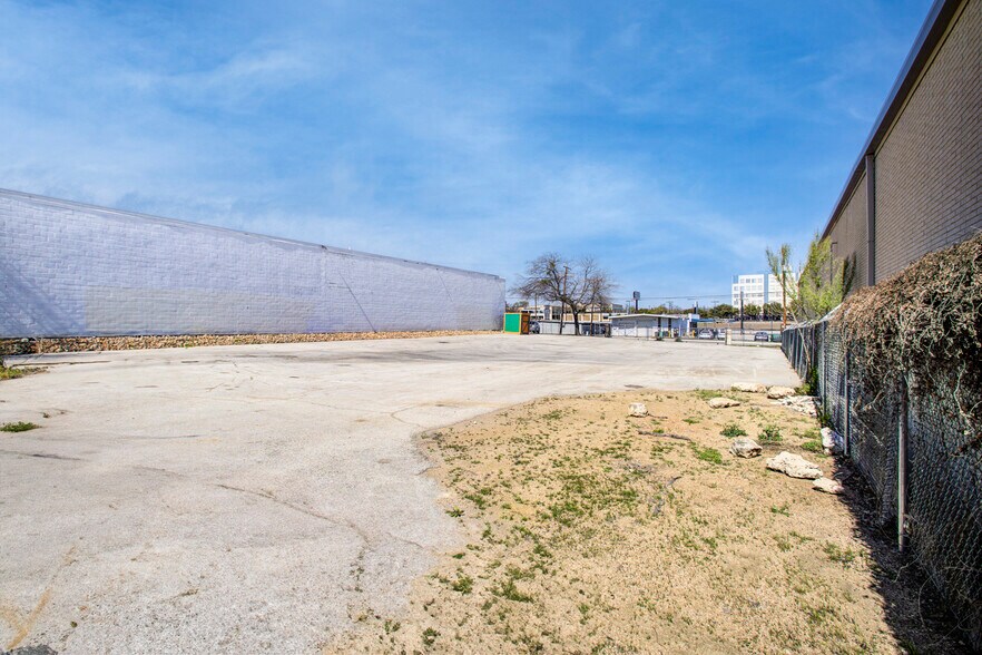 More Photos Of 506 Portland Rd, San Antonio Land For Lease