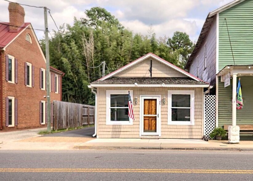 Primary Photo Of 55 Cross St, Urbanna General Retail For Sale