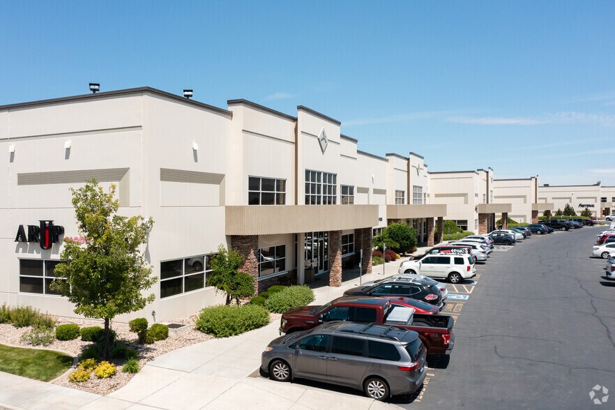 More Photos Of 9867 S Sandy Pky, Sandy Unknown For Lease