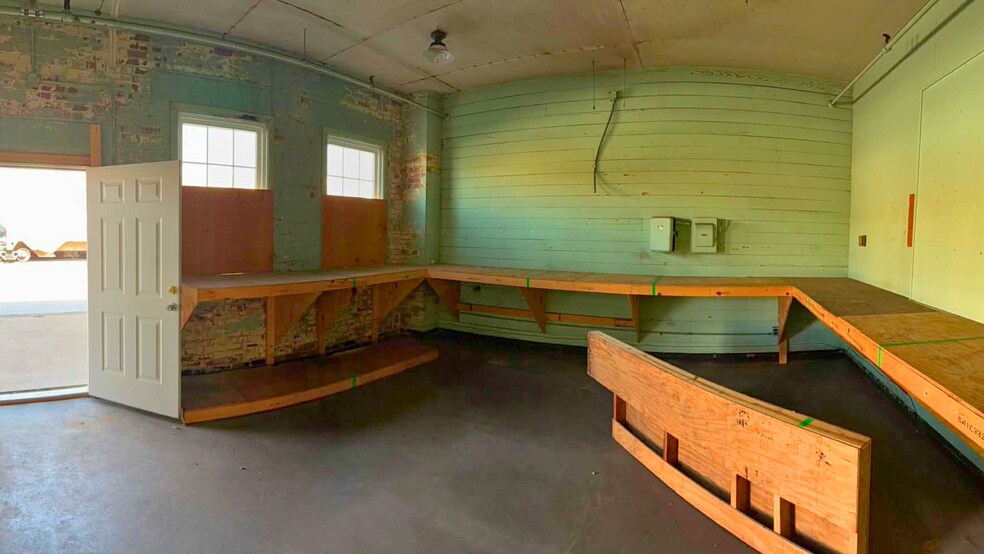 More Photos Of 1200 W 3rd St, Granite City Warehouse For Lease