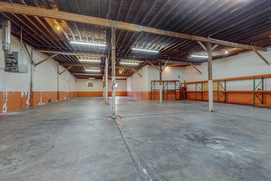 More Photos Of 1823 Commercial St NE, Albuquerque Warehouse For Sale