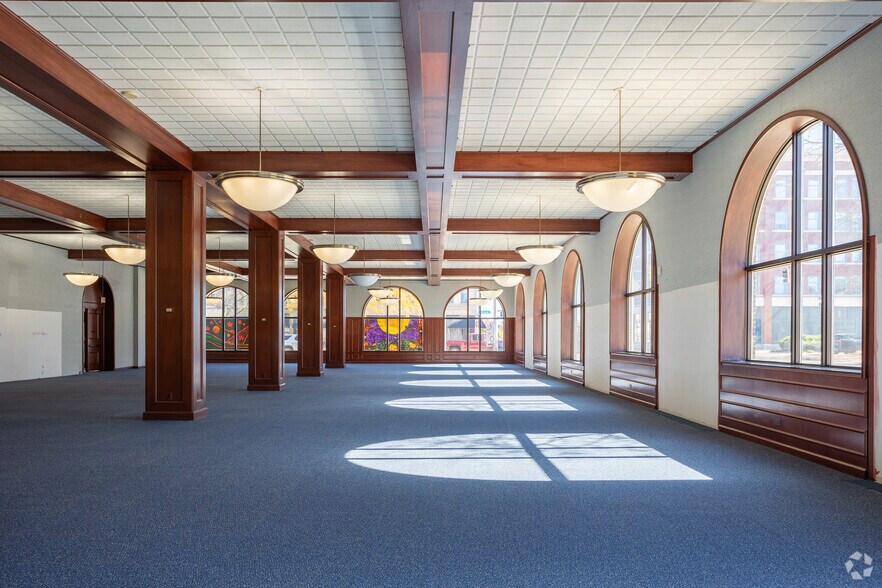 More Photos Of 313 S Capitol Ave, Lansing Office For Sale