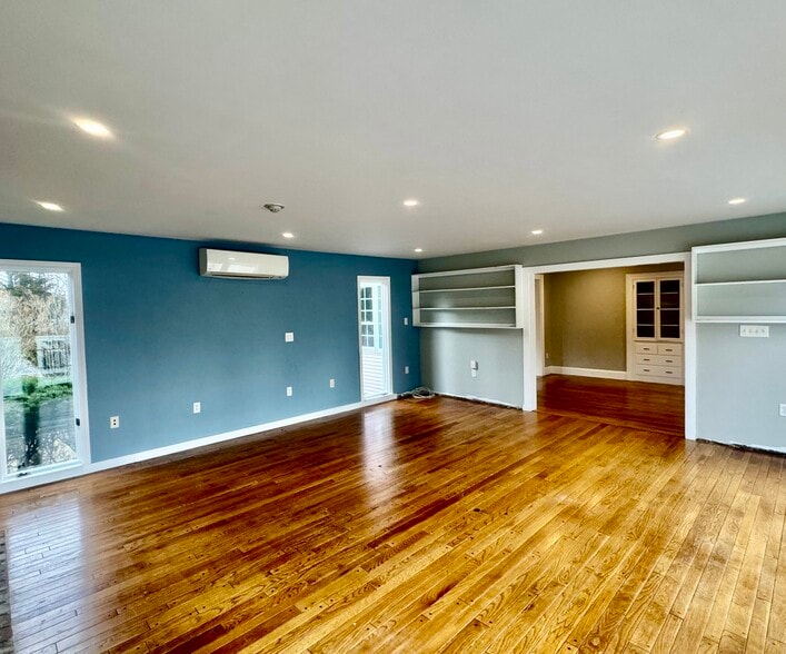 More Photos Of 110 Main St, Kingston Office For Sale