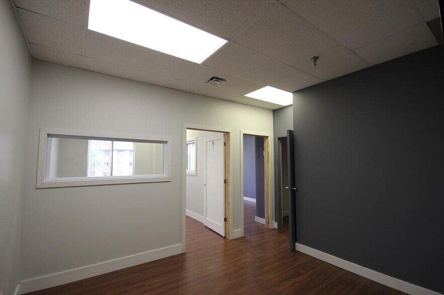 More Photos Of 6185 Boul Taschereau, Brossard Storefront Retail Office For Lease