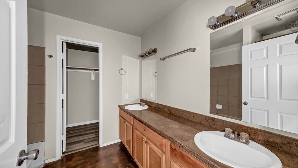 More Photos Of 141 Lindas Creek Ln, Weatherford Multifamily For Sale